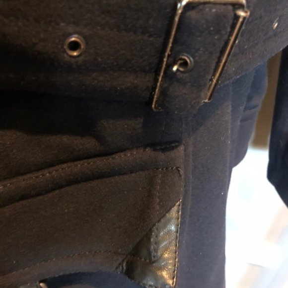 Great Wool Trenchcoat with Leather Accents - Picture 4 of 10